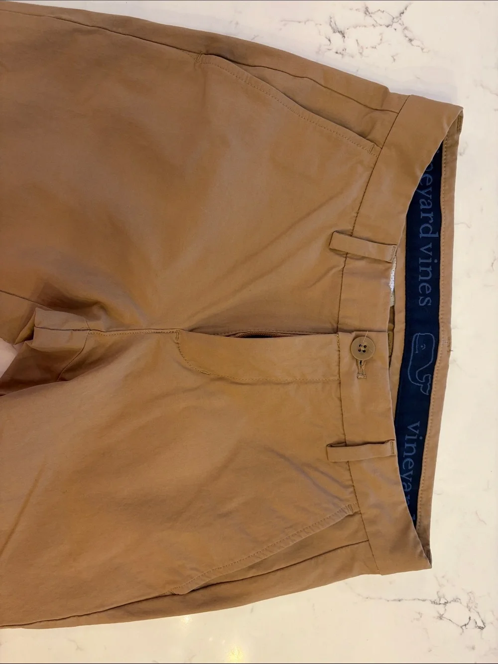 Vineyard Vines Men's Performance Chinos in Light Khaki